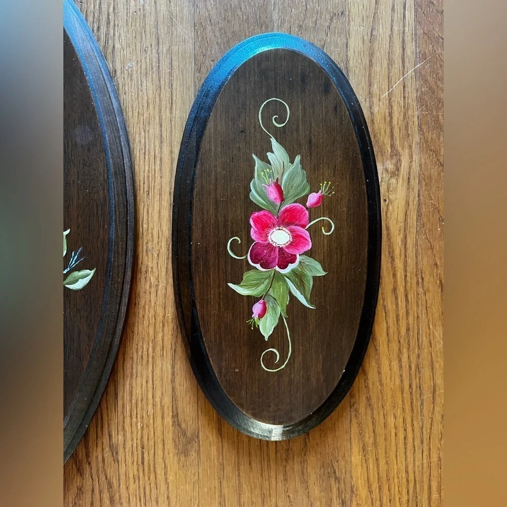 Floral and Bird Wall Art Plaques oval shape set of 4. Vintage